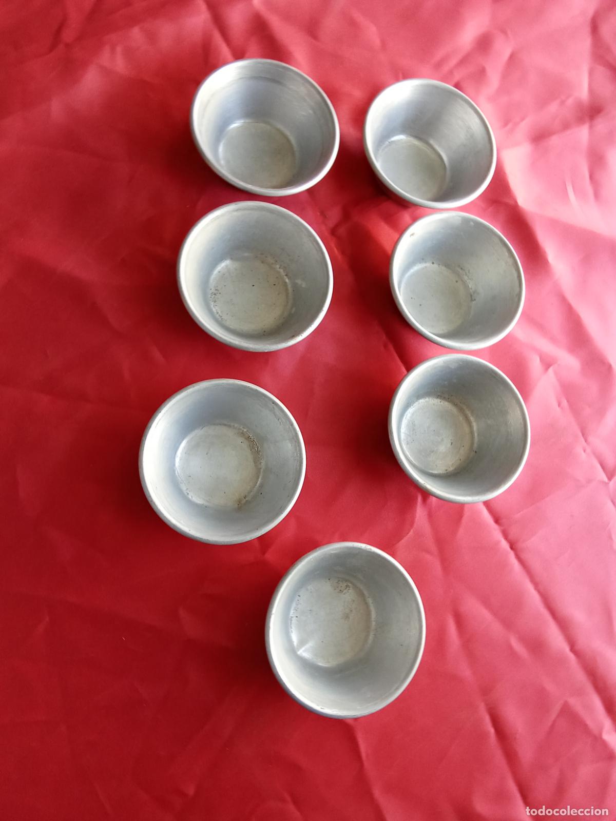 Antig&uuml;edades: Lote de 7 cazos de aluminio. Caja herramientas