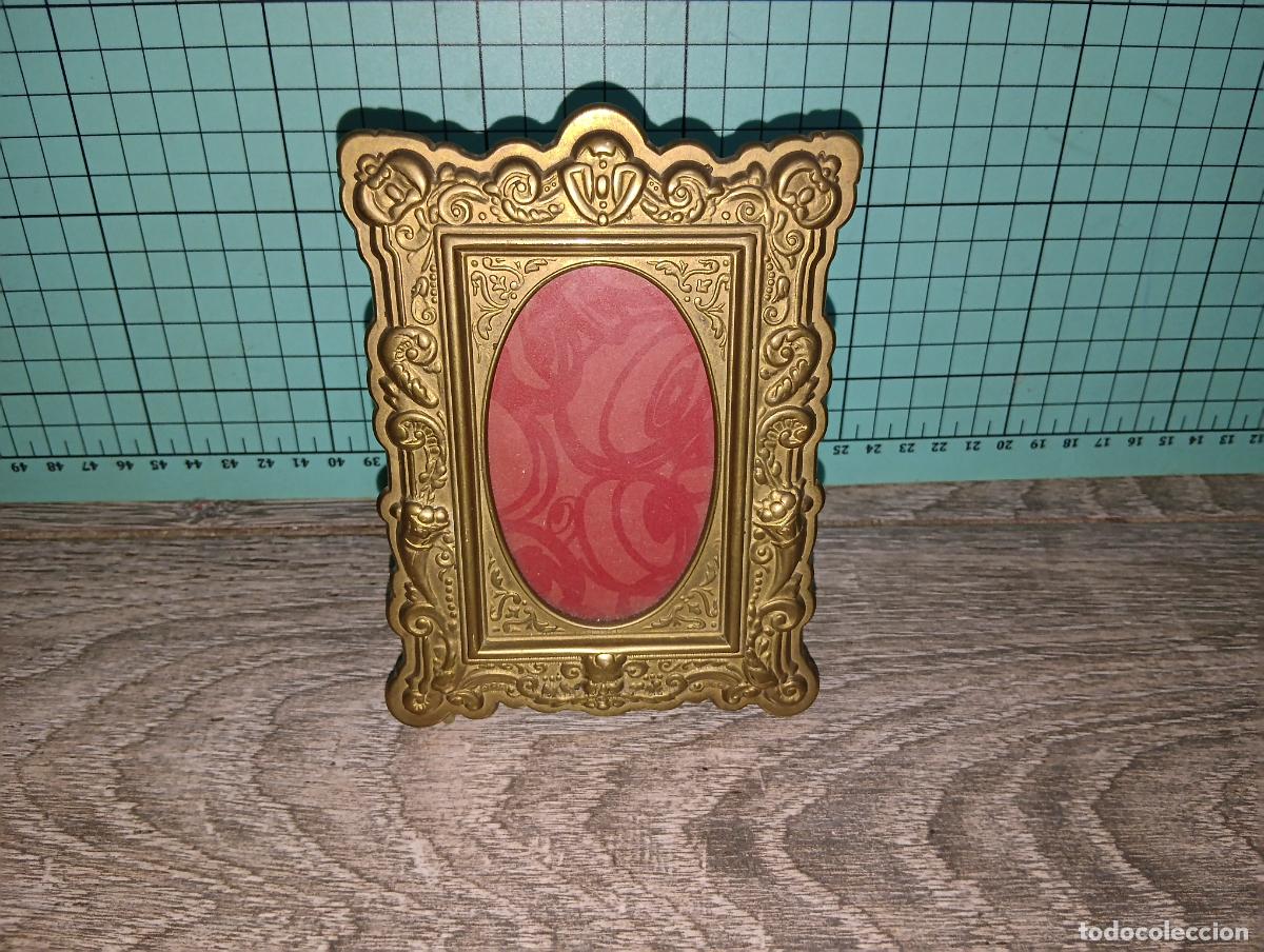 Antig&uuml;edades: Antigua Portafotos Portarretratos Sobremesa Lat&oacute;n / Bronze Dorado Estilo Barroco Rococ&oacute; 13x10 cm