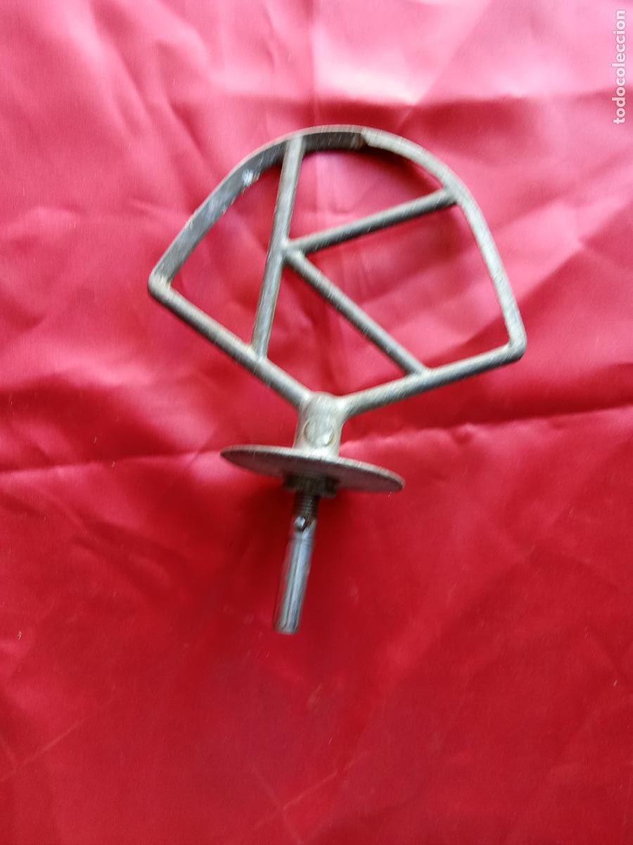 Antig&uuml;edades: Batidor plano con forma de letra K. Marca Kenwood. Caja herramientas
