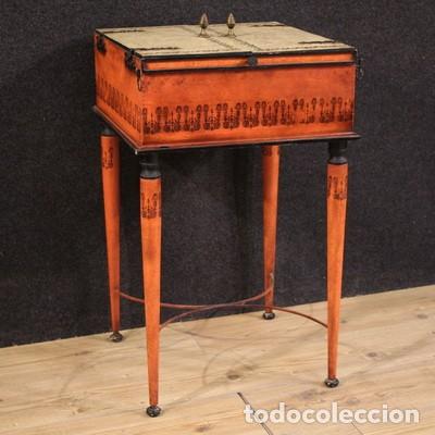 Antig&uuml;edades: Elegante mesa de juegos de estilo neocl&aacute;sico del siglo 20