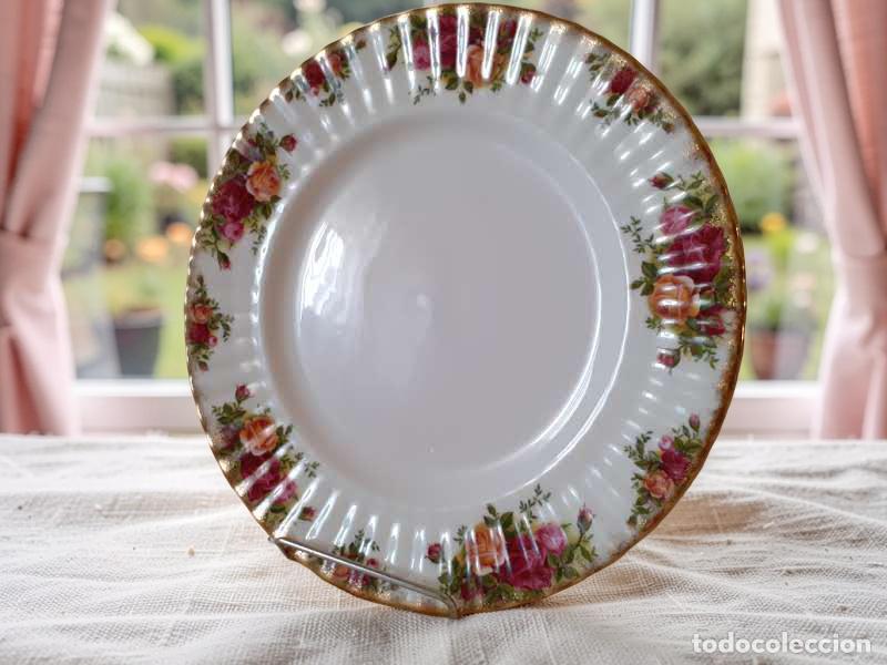 Antig&uuml;edades: Plato de 26 cm Royal Albert Old Country Roses