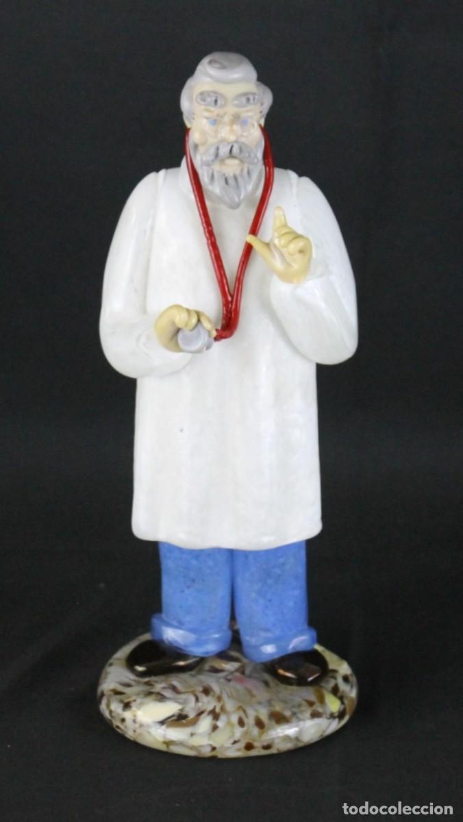 Antig&uuml;edades: Figura de m&eacute;dico en cristal art&iacute;stico checo. Bohemia Glass