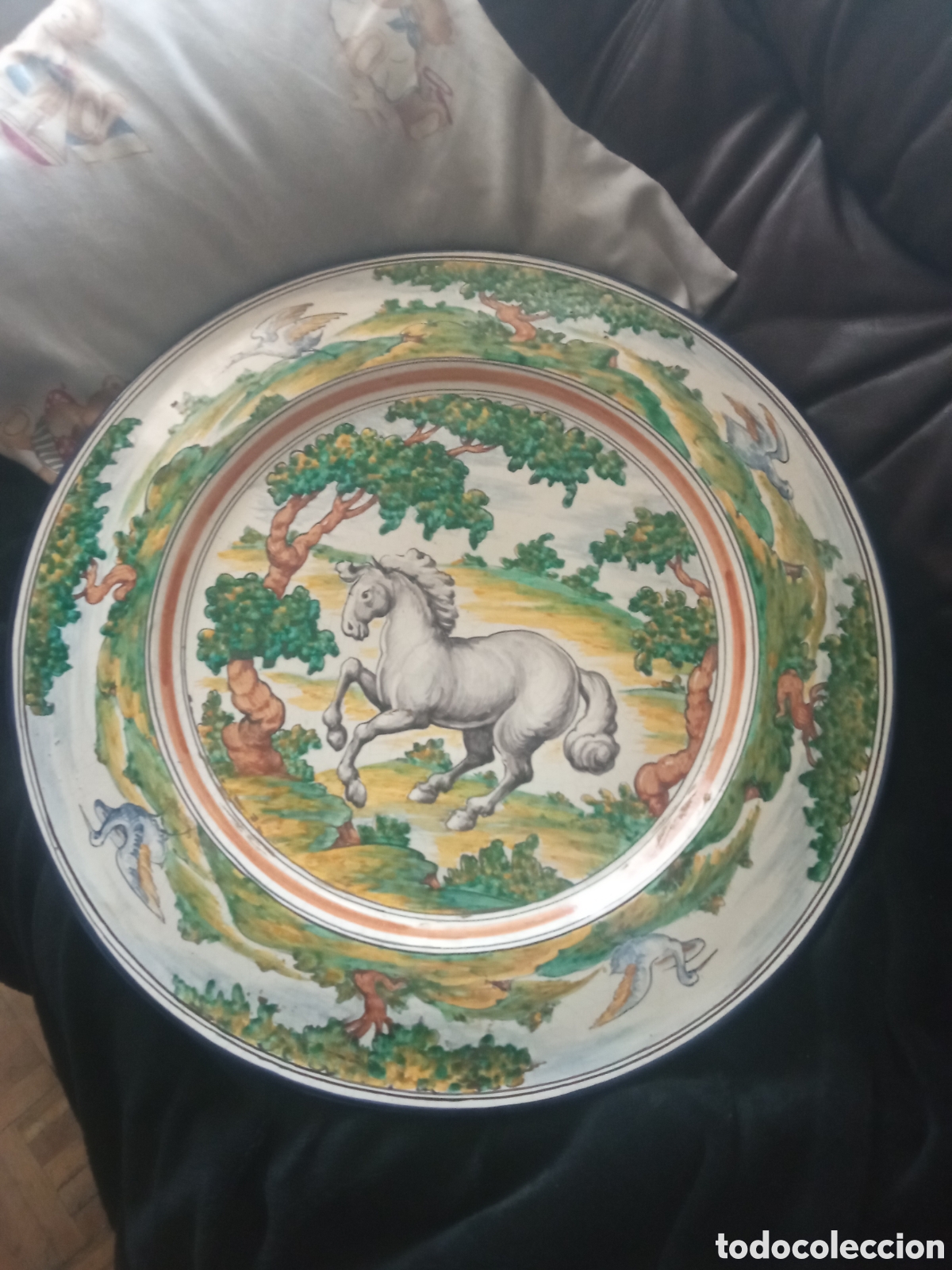 Antiquit&auml;ten: Antiguo y magn&iacute;fico plato de cer&aacute;mica de Talavera de 51 cm de di&aacute;metro