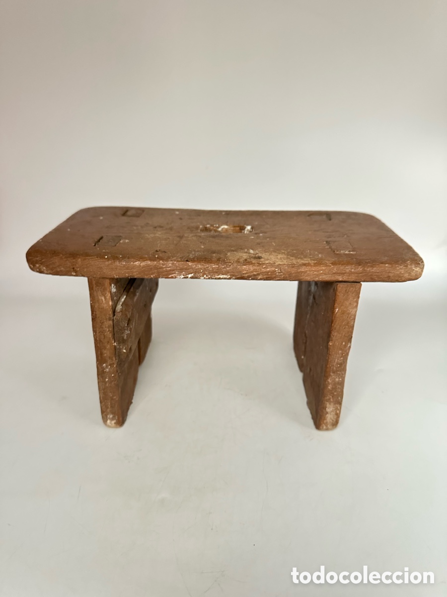 Antig&uuml;edades: Antiguo taburete r&uacute;stico de madera