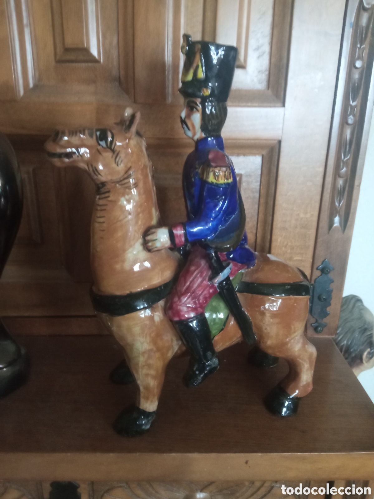 Antig&uuml;edades: Bonita figura de de V. MORA, Hijo, Manises, mide 26x22cm aproximadamente