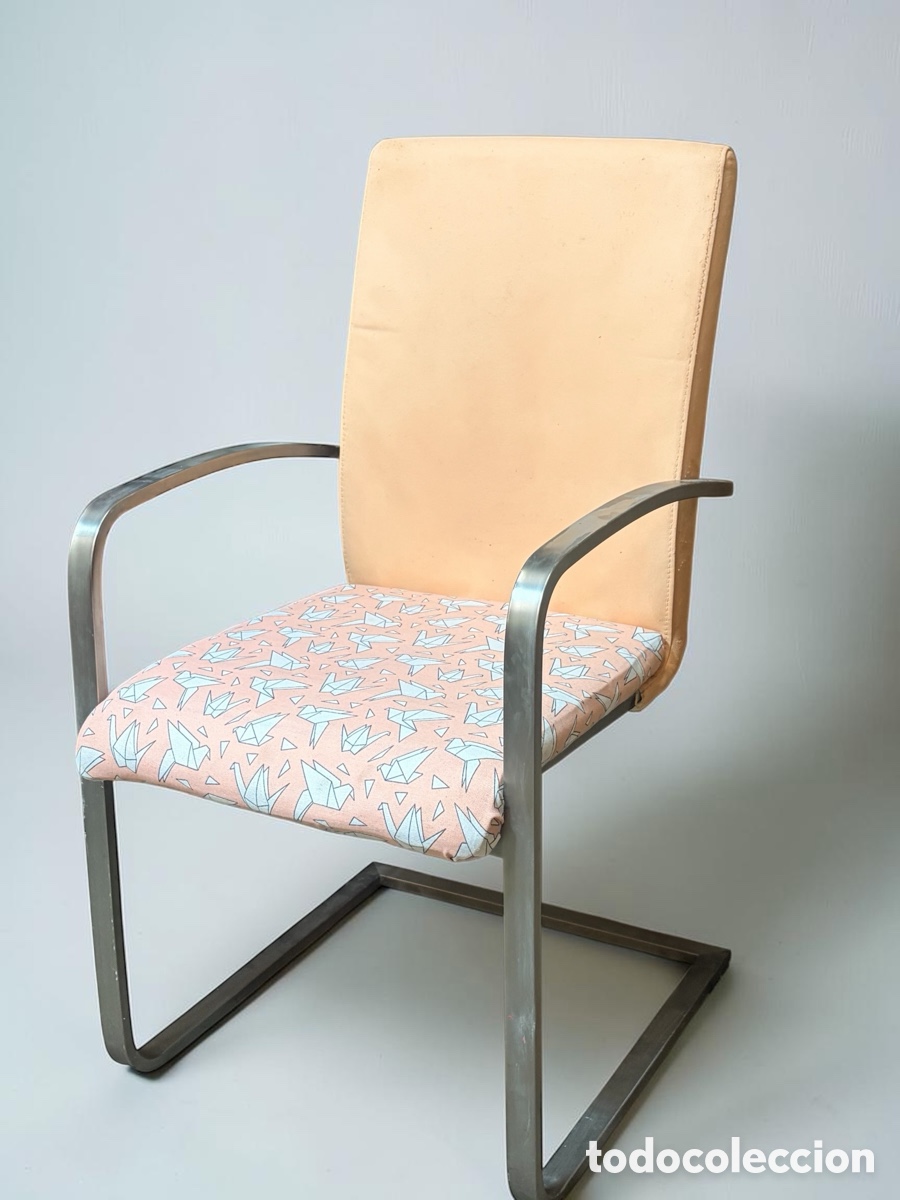 Antig&uuml;edades: Silla tapizada con estructura de acero