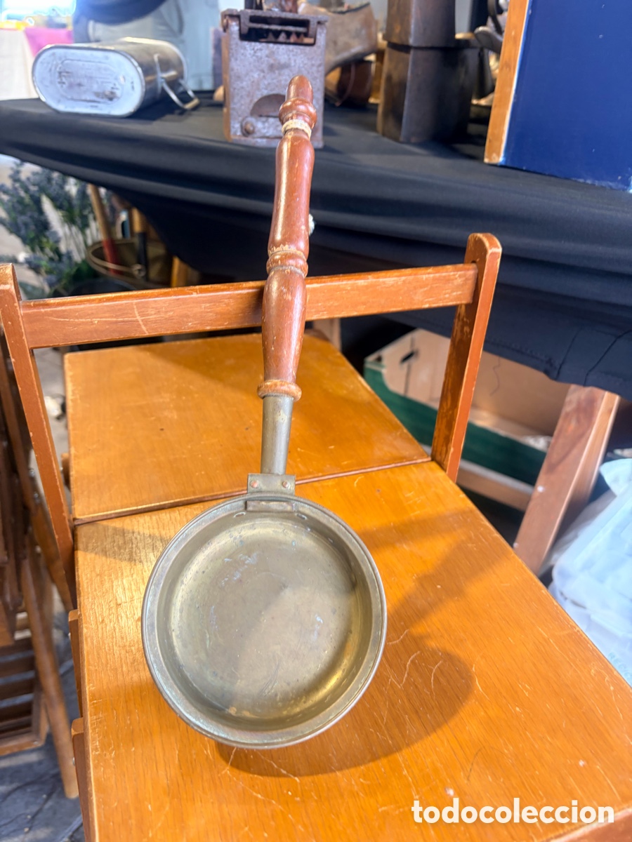 Antig&uuml;edades: Antiguo brasero a calientacamas peque&ntilde;o de lat&oacute;n