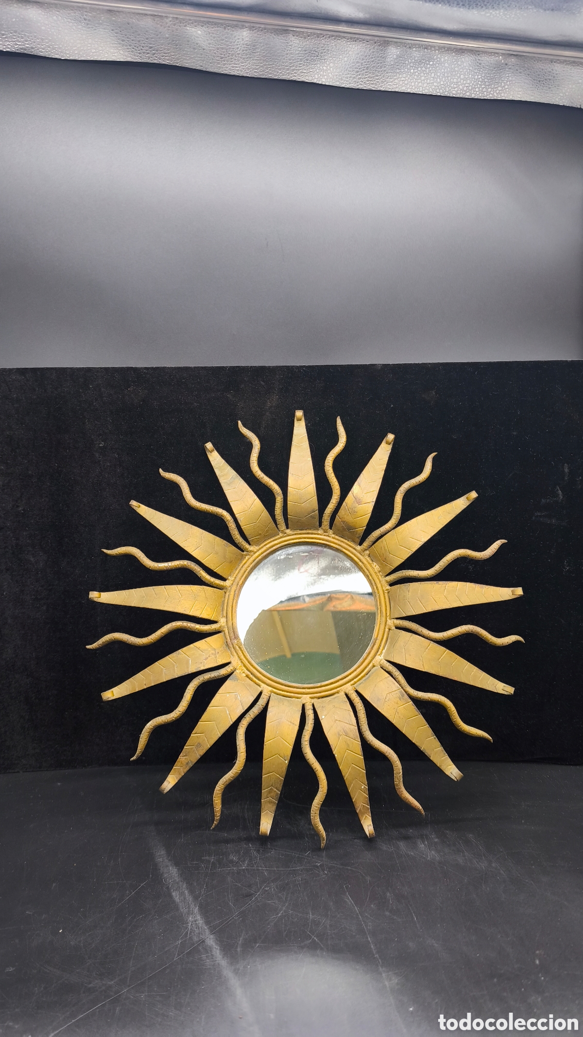 Antig&uuml;edades: Espejo central en forma de sol en hierro forjado