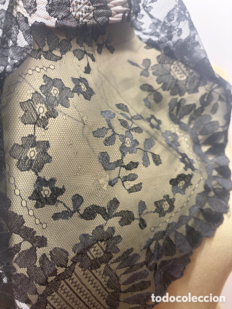 Antig&uuml;edades: Peque&ntilde;a mantilla triangular de seda hecha a mano - Foto 5