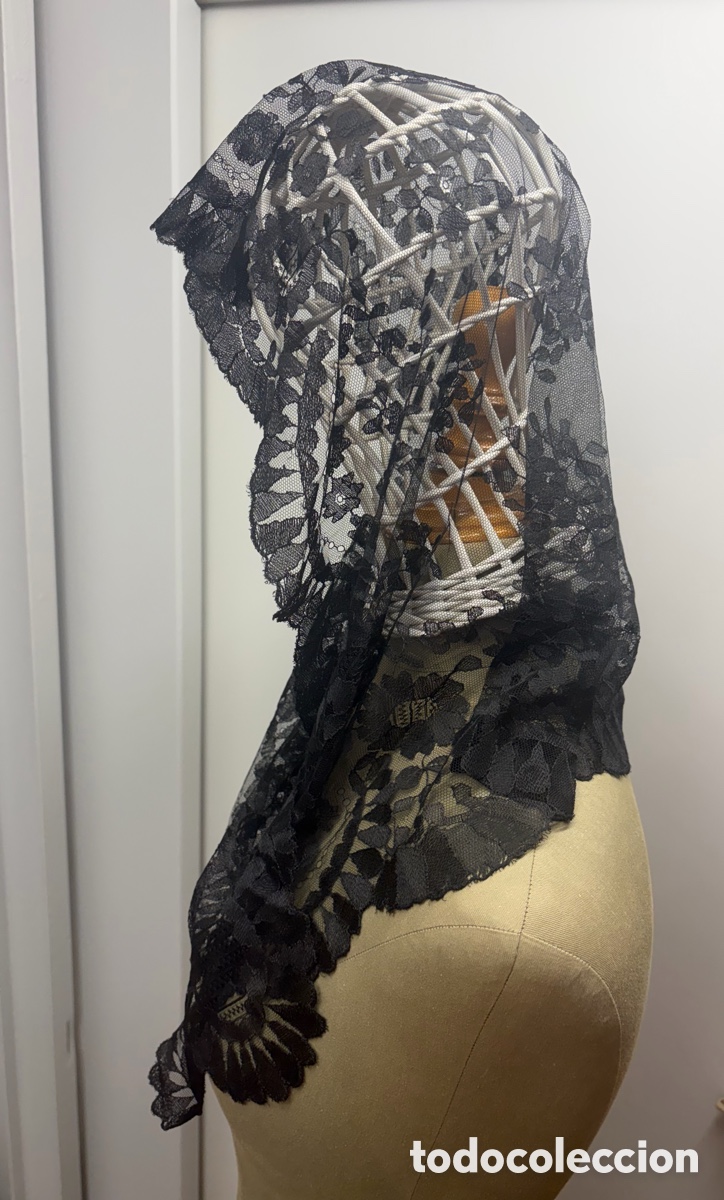 Antig&uuml;edades: Peque&ntilde;a mantilla triangular de seda hecha a mano - Foto 3