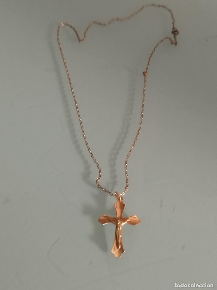 Antig&uuml;edades: Antigua cruz o crucifijo con cadena. Religioso. Con peque&ntilde;o nudo.