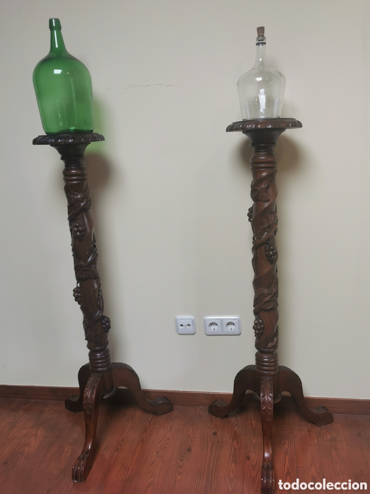 Antig&uuml;edades: 2 pedestales de madera maciza tallada - Foto 2