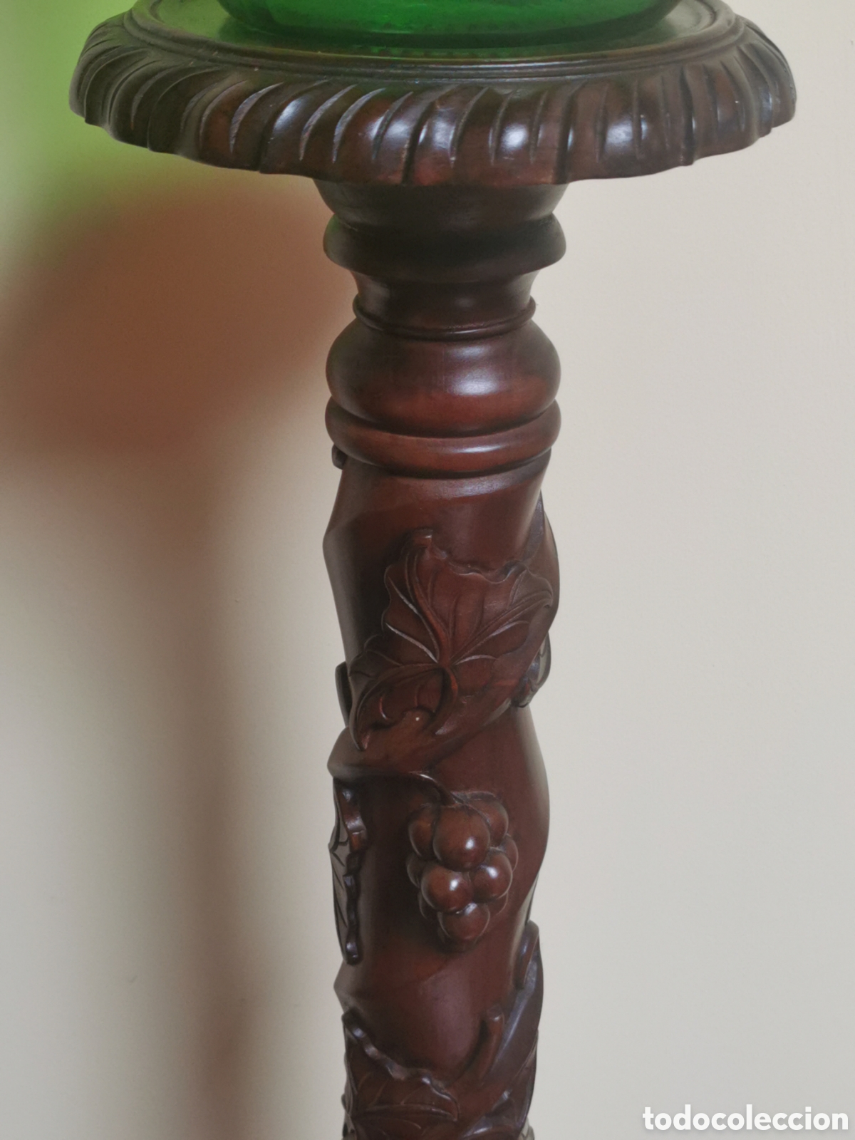 Antig&uuml;edades: 2 pedestales de madera maciza tallada - Foto 6