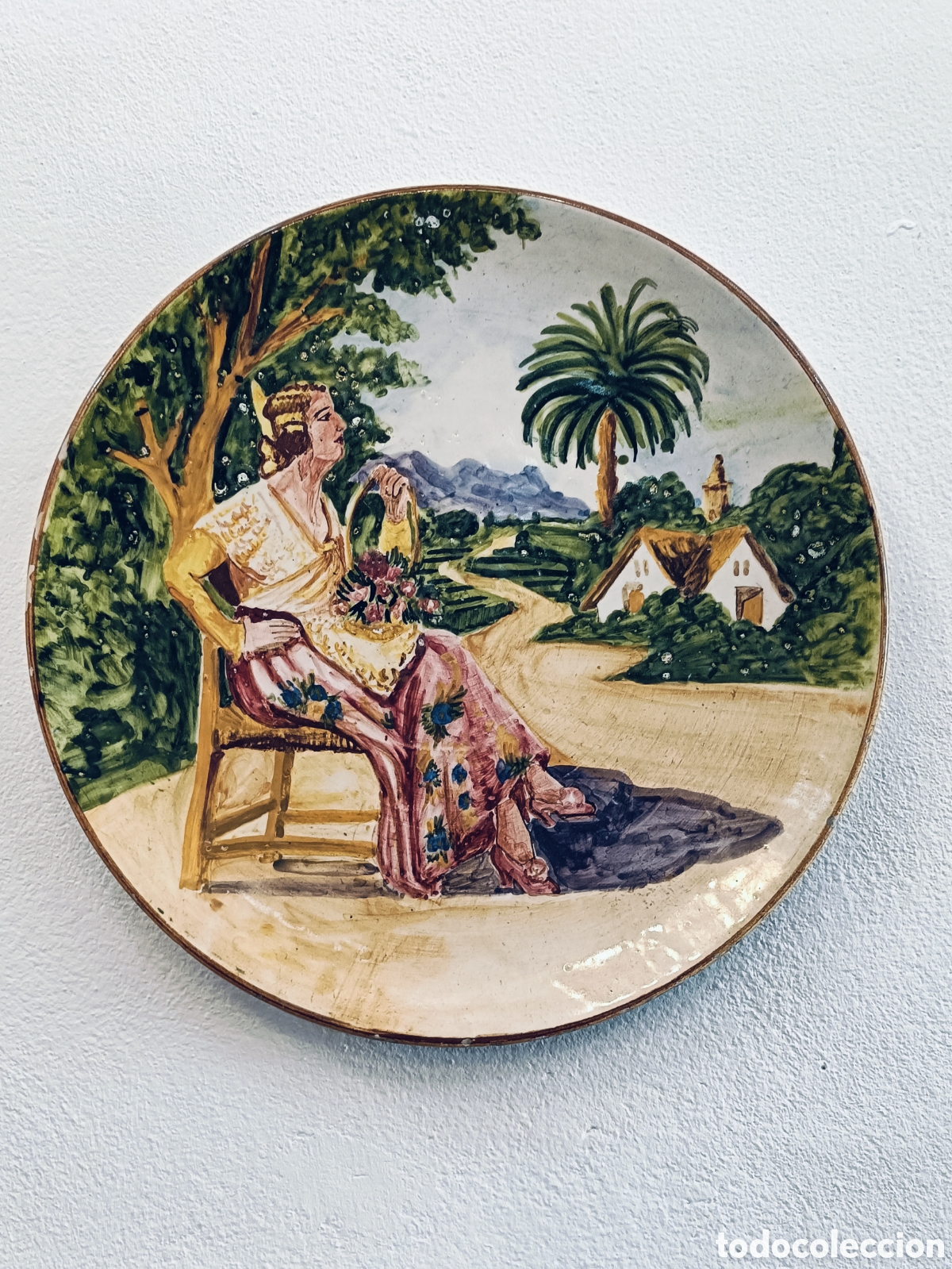 Antig&uuml;edades: GRAN PLATO DE CERAMICA PINTADO A MANO . TRIANA O VALENCIA. 38,5 cm