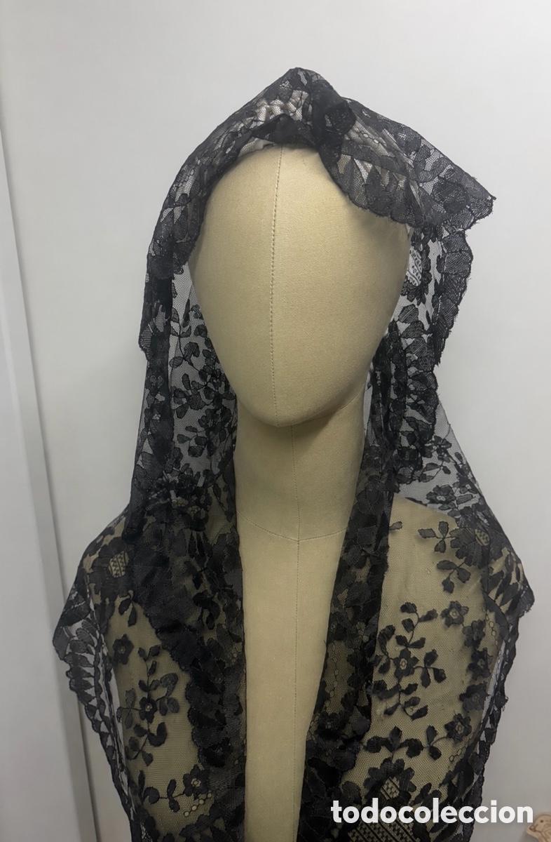 Antig&uuml;edades: Peque&ntilde;a mantilla triangular de seda hecha a mano - Foto 2