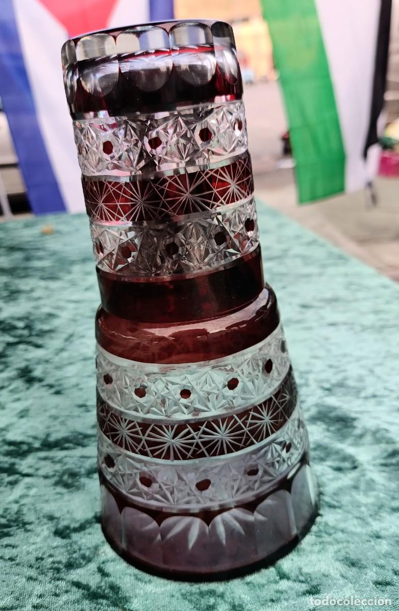 Antig&uuml;edades: Juego de antigua garrafa y vaso de cristal tallado de Bohemia. Art Deco