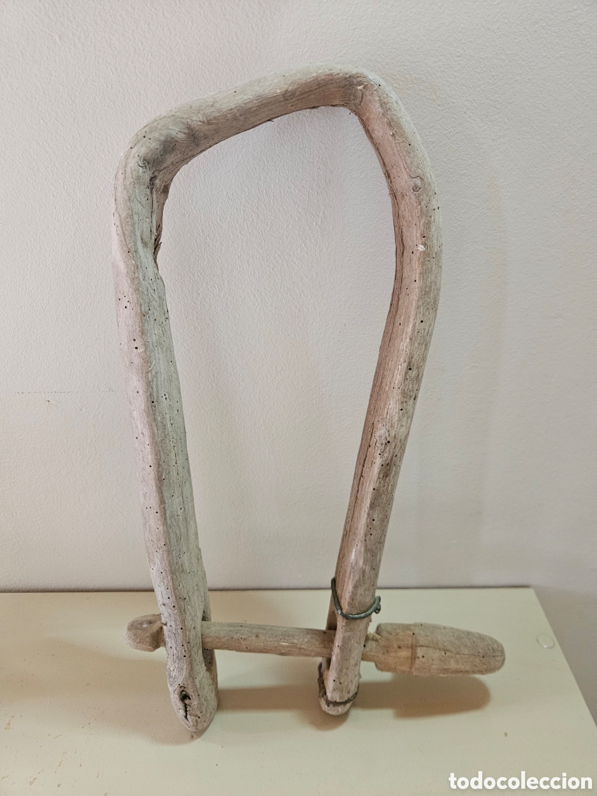Antig&uuml;edades: Cebilla Antigua o Collar de Madera para el Ganado