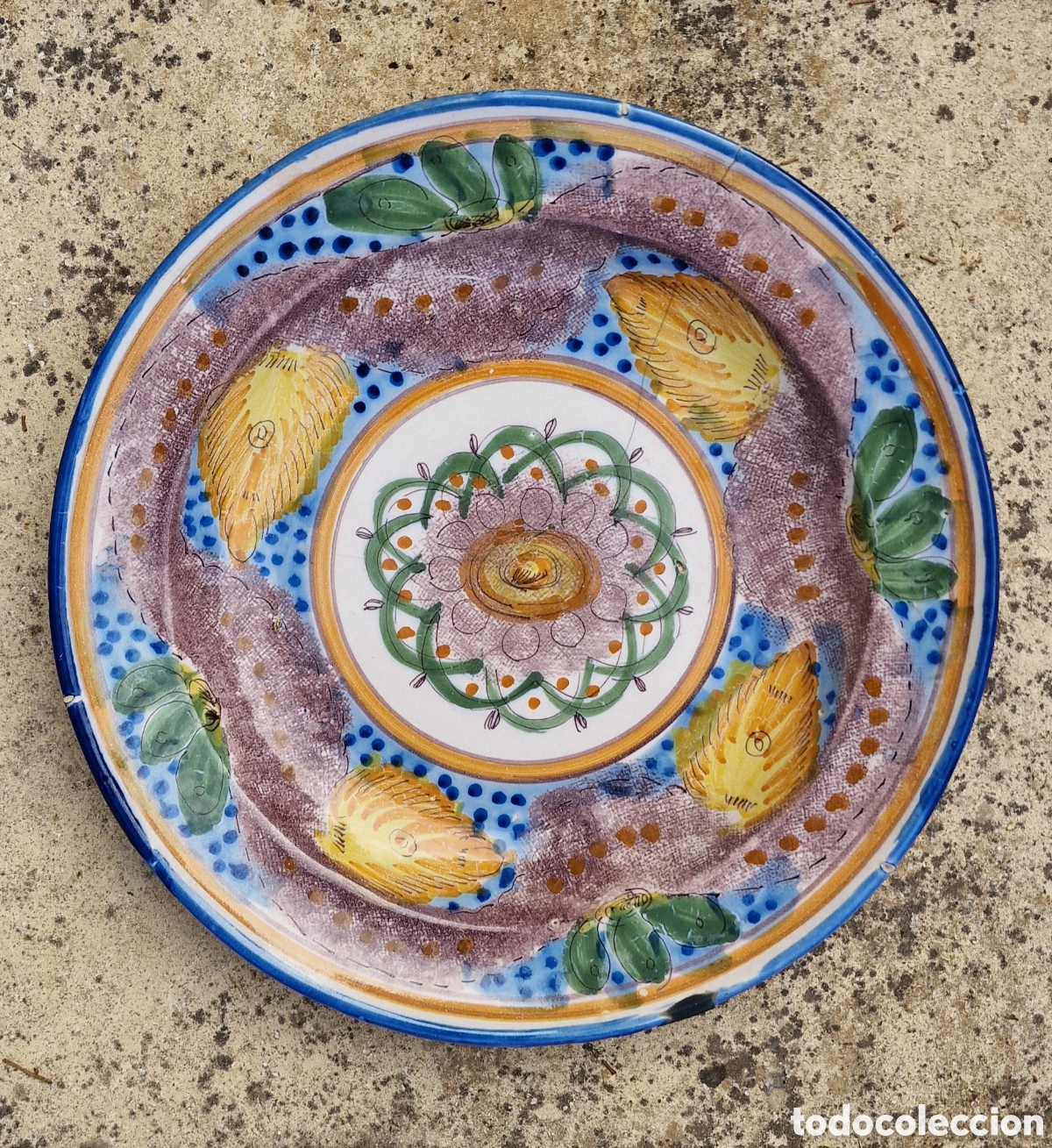 Antig&uuml;edades: Plato de Manises S XIX decoraci&oacute;n de esponja con flores