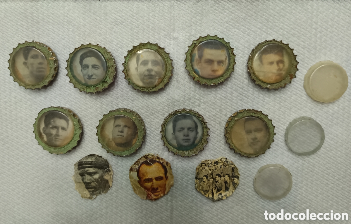 Antig&uuml;edades: Lote de 9 chapas antiguas con jugadores de f&uacute;tbol