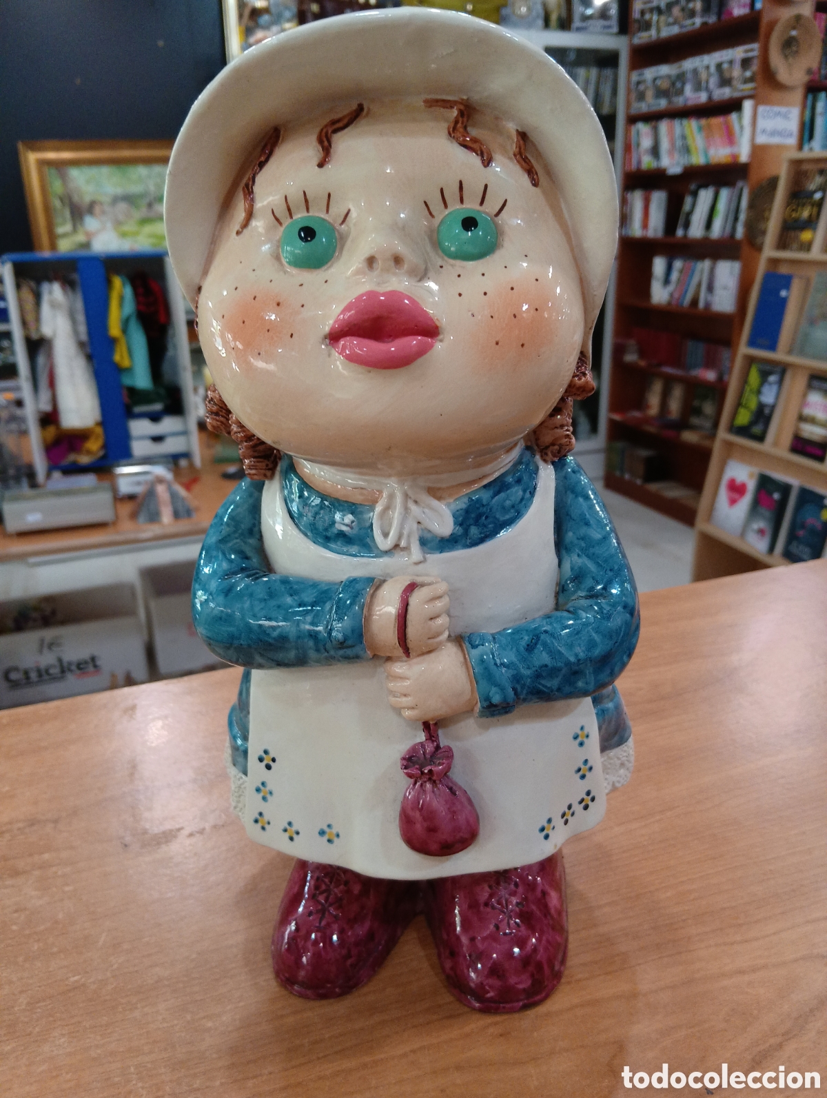 Antig&uuml;edades: Figura de cer&aacute;mica esmaltada de estilo popular o artesanal.