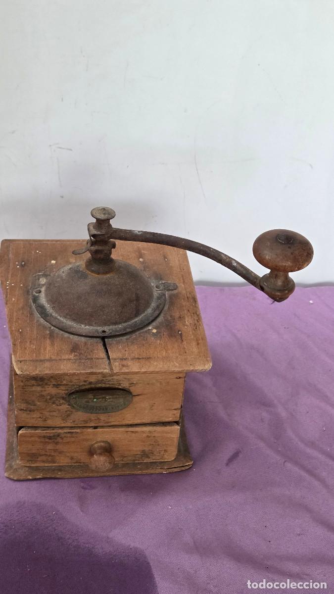 Antig&uuml;edades: molinillo de cafe antiguo