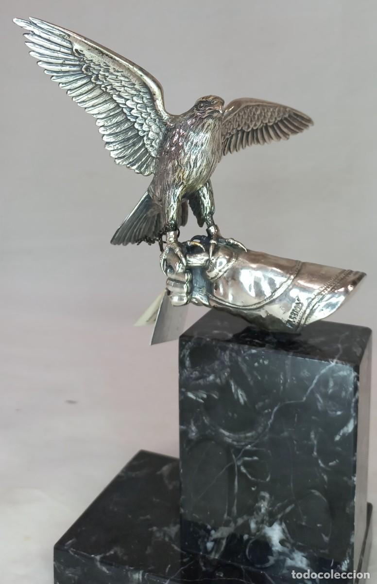 Antig&uuml;edades: ESCULTURA EN PLATA 925 , SOBRE MARMOL , FIRMADA Y CONTRASTADA - ALCON SOBRE GUANTE CETRERIA