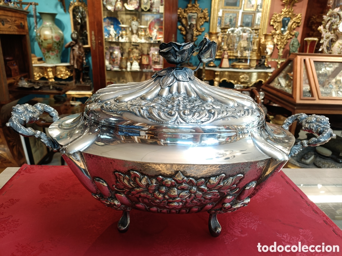 Antig&uuml;edades: ANTIGUA SOPERA BA&Ntilde;ADO EN PLATA MOTIVOS FLORALES 27CM ALTO CON LA TAPA.