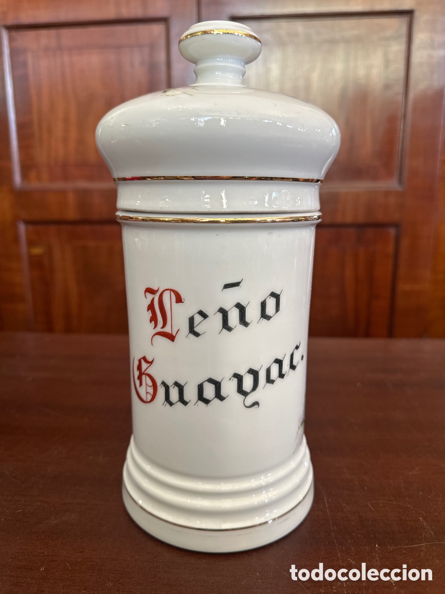 Antig&uuml;edades: ALBARELO O TARRO DE FARMACIA. LE&Ntilde;O GUAYACO. DE PORCELANA SANTA CLARA. MOISES ALVAREZ. VIGO