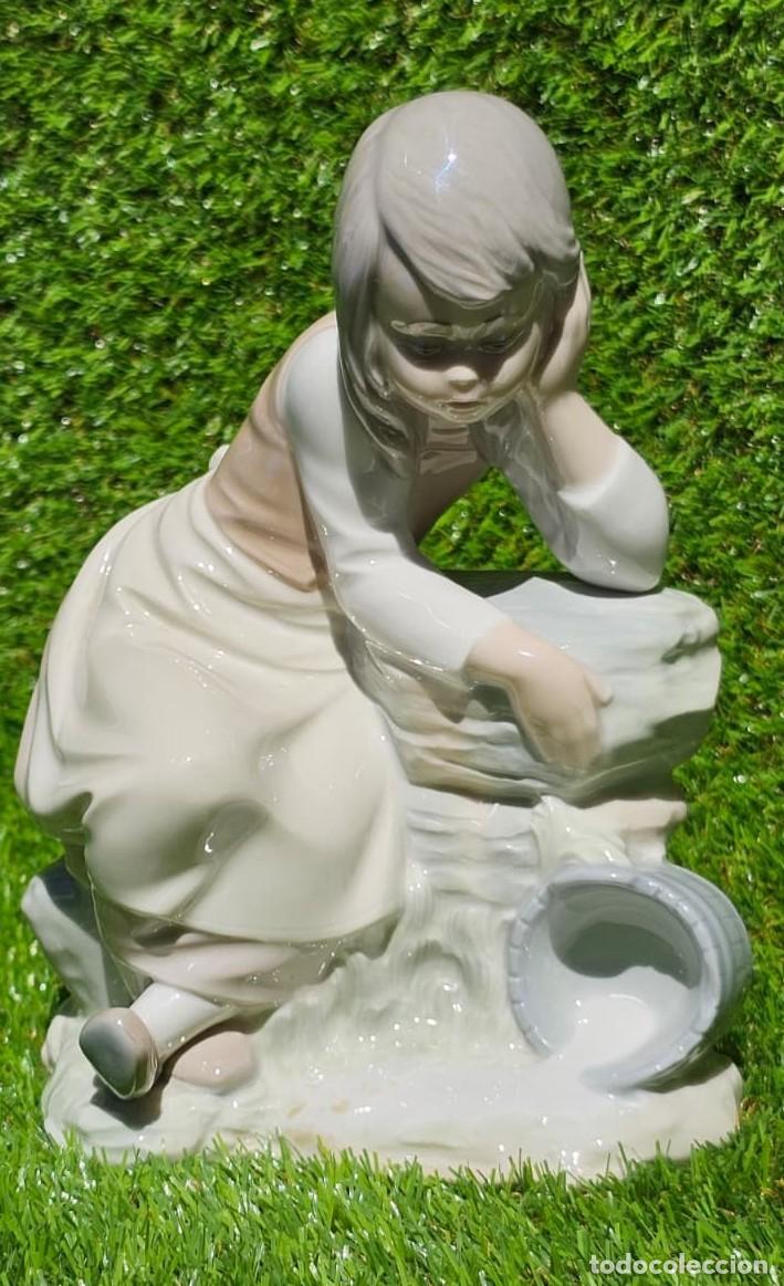 Antig&uuml;edades: NAO La Lecherita Triste (n&ordm; 116) de Lladr&oacute;. Como nueva