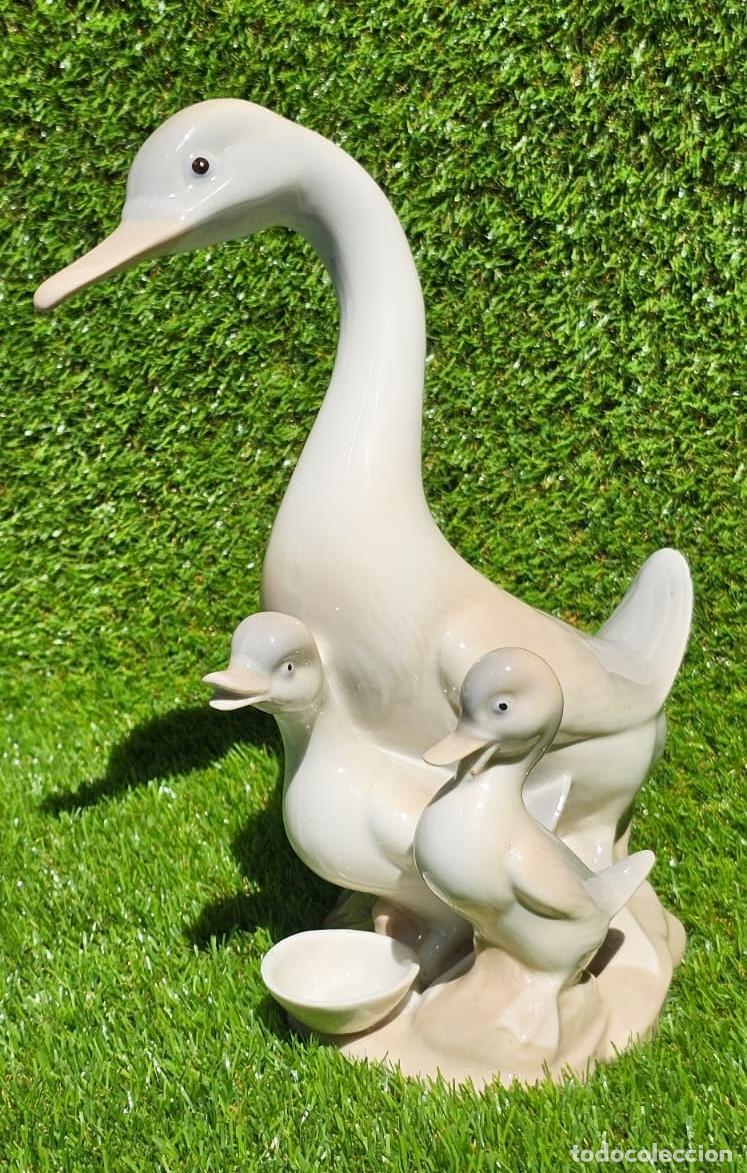 Antig&uuml;edades: Oca con dos patitos de porcelana vintage