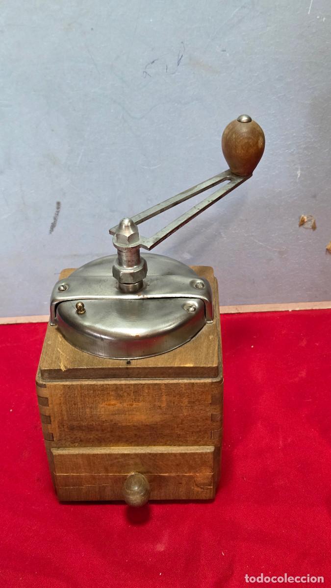 Antig&uuml;edades: molinillo de cafe antiguo