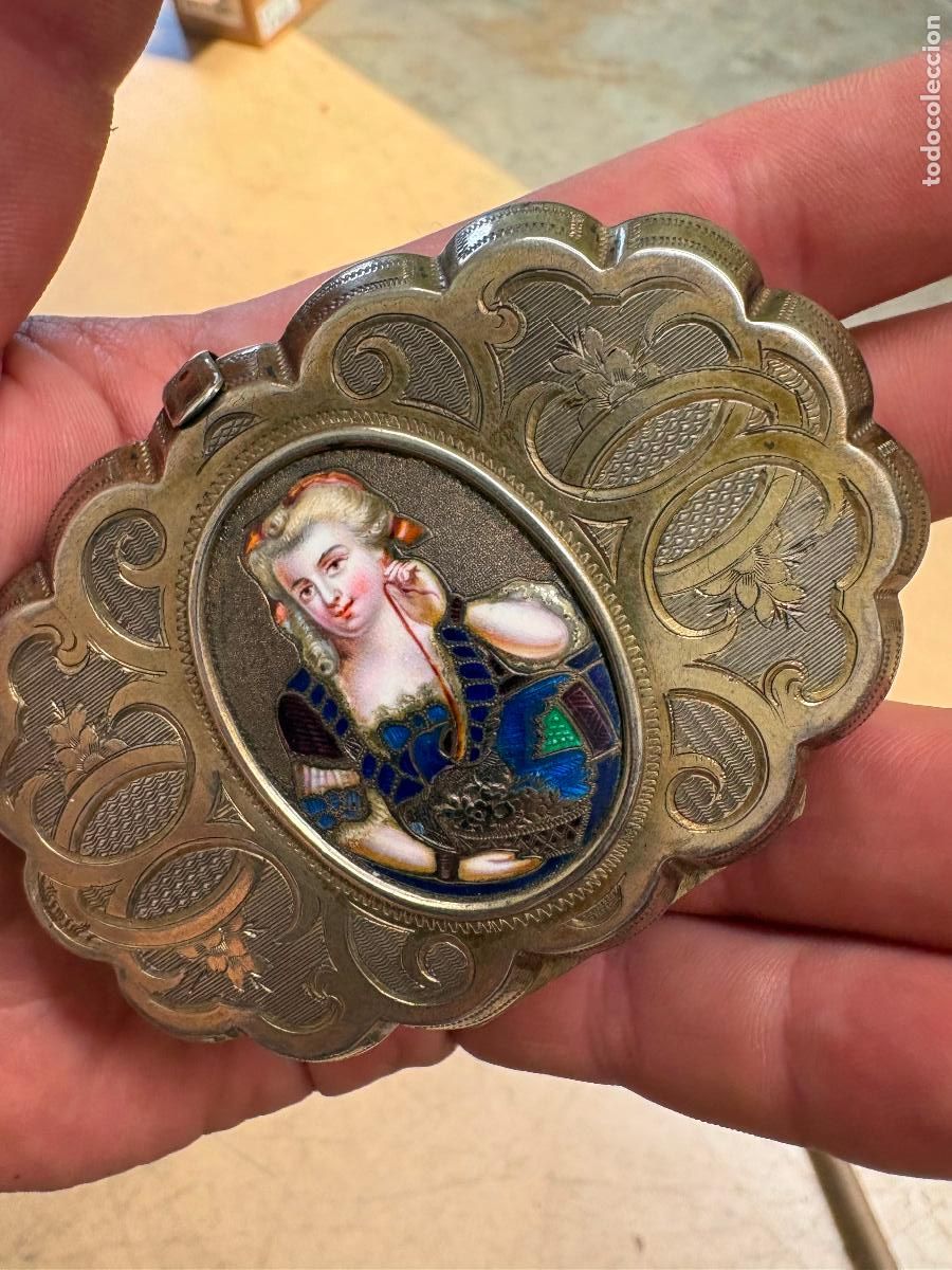Antig&uuml;edades: Precioso monedero antiguo en plata con medall&oacute;n esmaltado, de museo