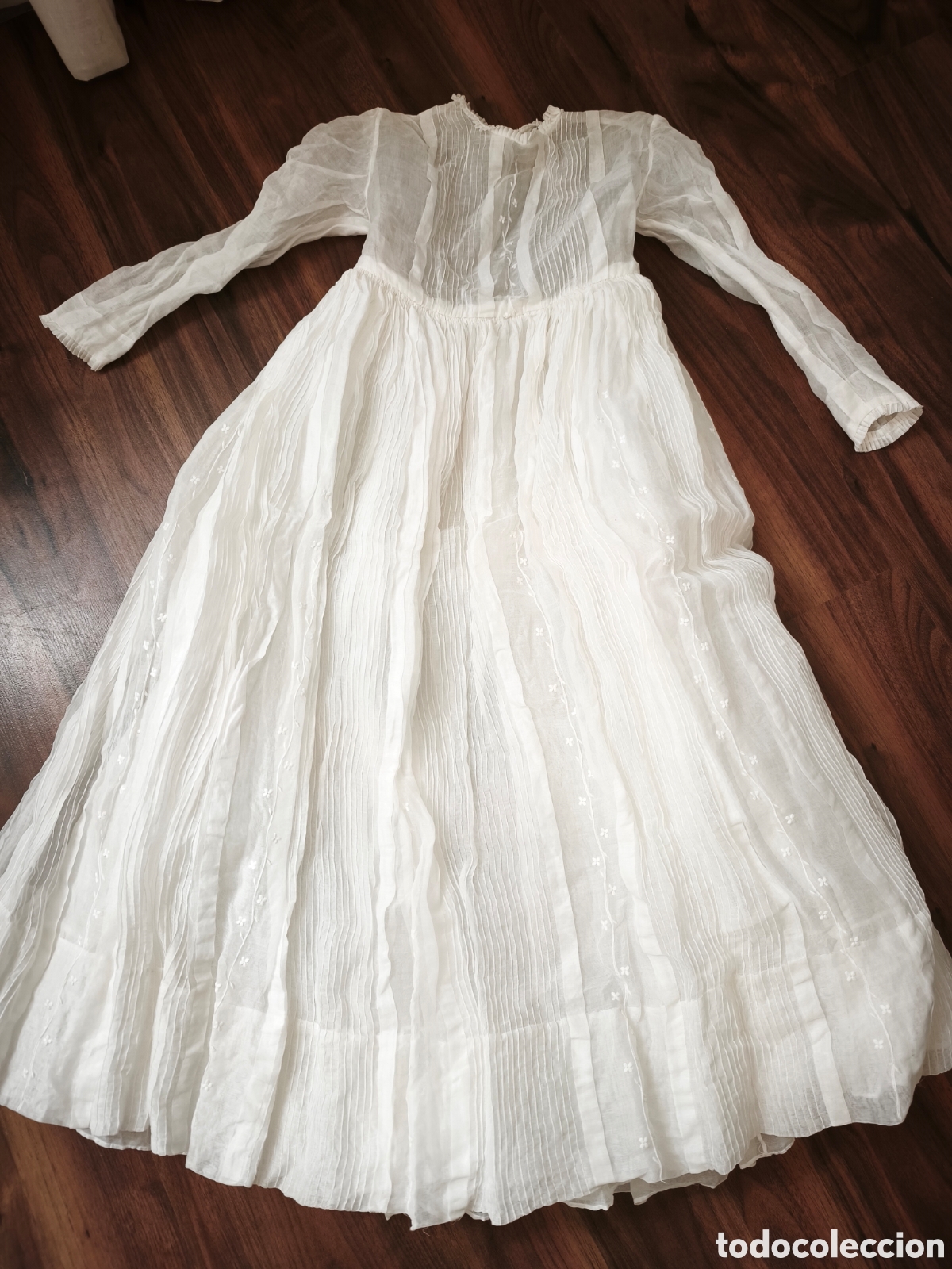 Antig&uuml;edades: ANTIGUO VESTIDO DE COMUNI&Oacute;N TABLILLAS Y BORDADOS