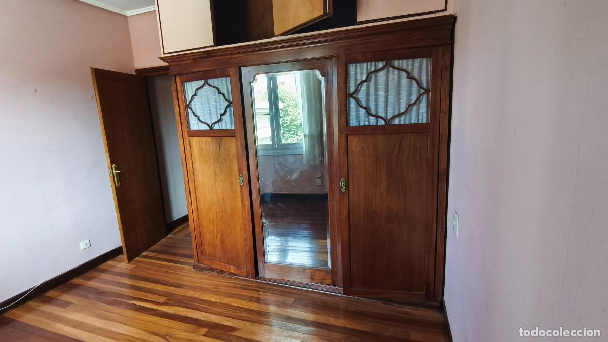 Antig&uuml;edades: Armario cl&aacute;sico de madera maciza