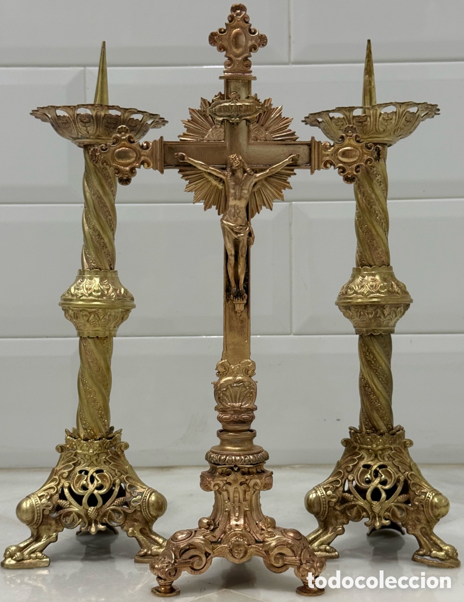Antig&uuml;edades: ANTIGUA CRUZ DE ALTAR Y HACHEROS IGLESIA FRANCIA SIGLO XIX