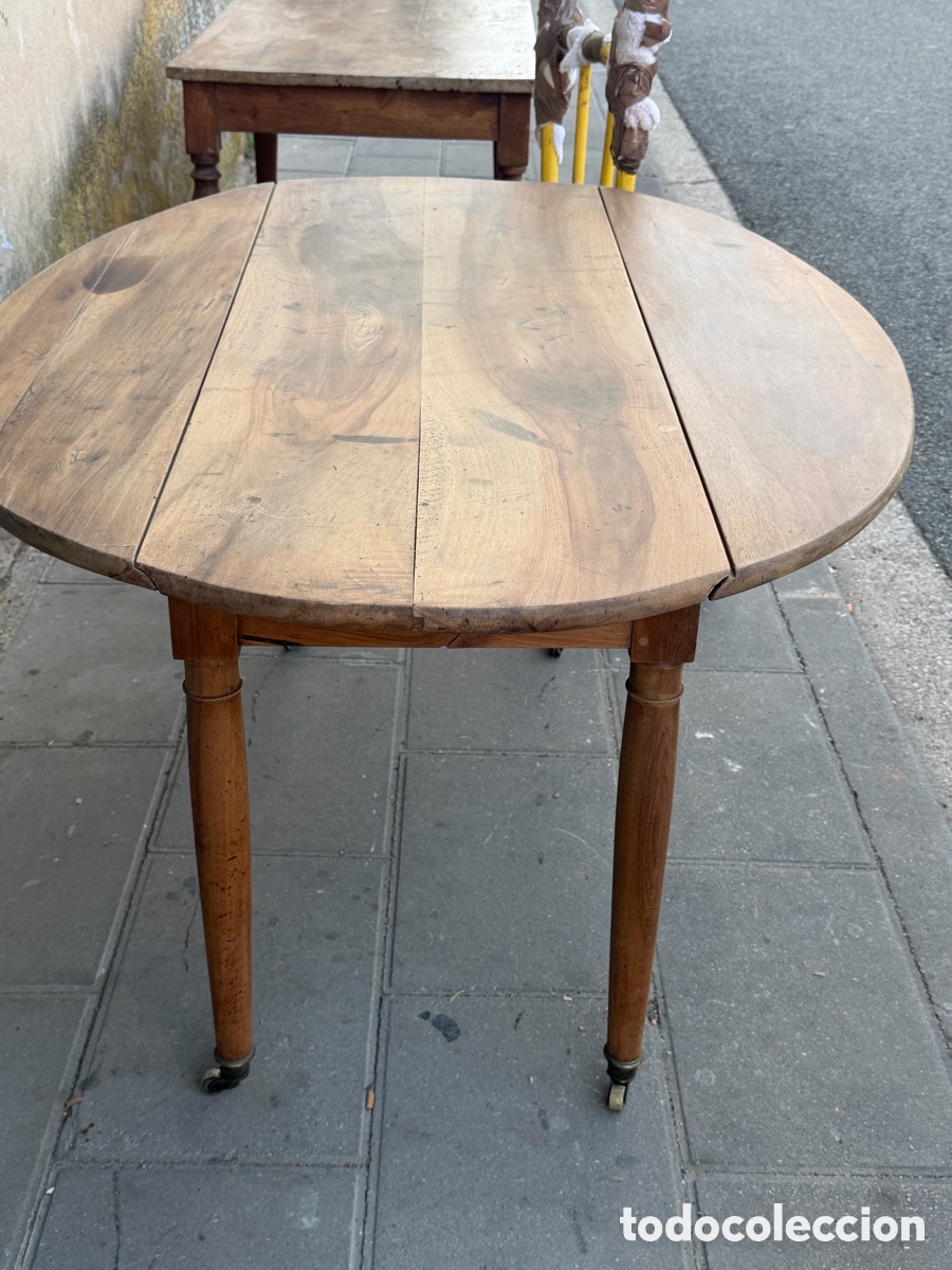 Antig&uuml;edades: Mesa alas nogal xix ruedas