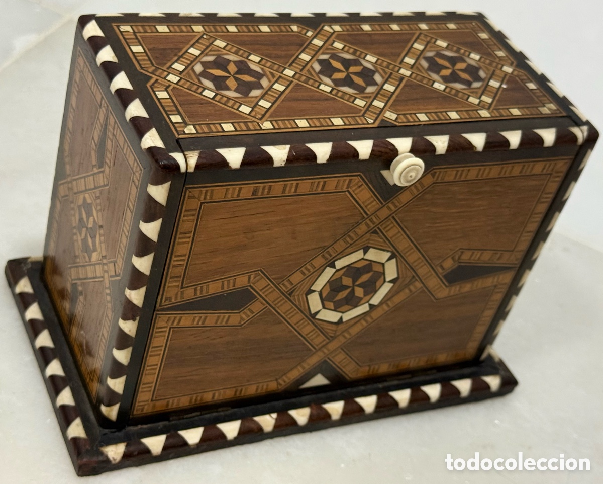 Antig&uuml;edades: ORIGINAL CAJA TABACALERA MARQUETER&Iacute;A TARACEA