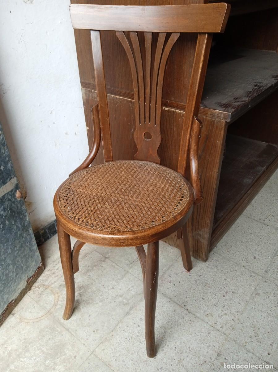 Antig&uuml;edades: Silla antigua de madera y rejilla