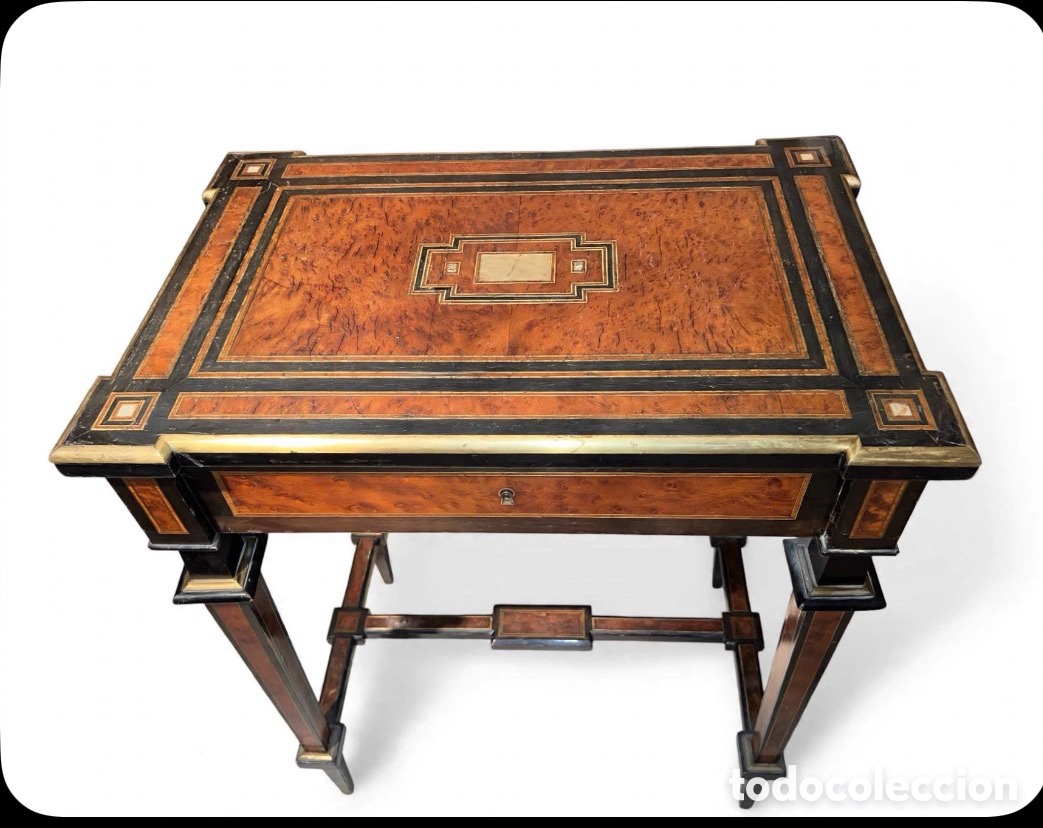 Antiquit&eacute;s: Costurero en ra&iacute;z de tuya y limoncillo,con fileteados en metal dorado, Napole&oacute;n III 1860 Siglo XIX