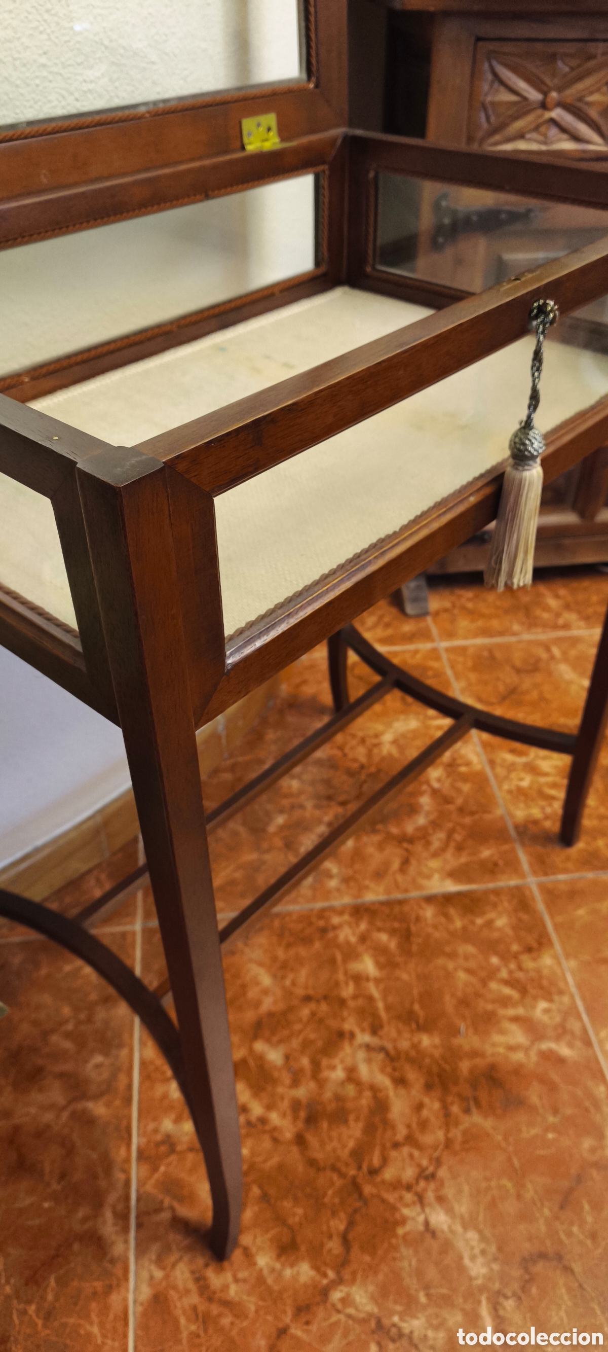 Antig&uuml;edades: Mesa vitrina vintage para exposiciones - Foto 2