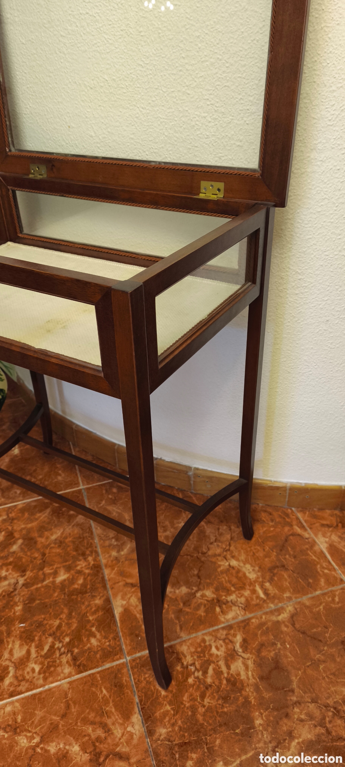Antig&uuml;edades: Mesa vitrina vintage para exposiciones - Foto 3