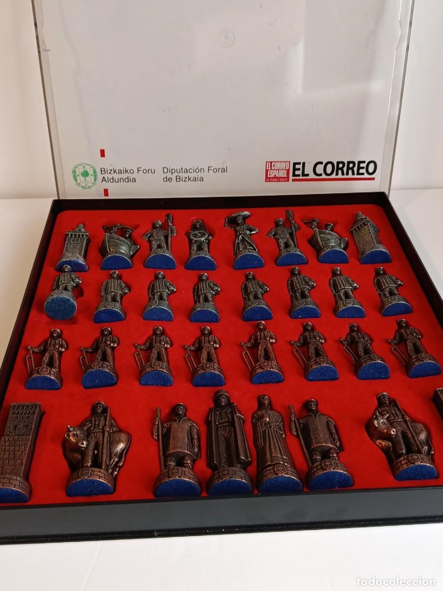 Antig&uuml;edades: AJEDREZ VASCO CON PIEZAS DE METAL.