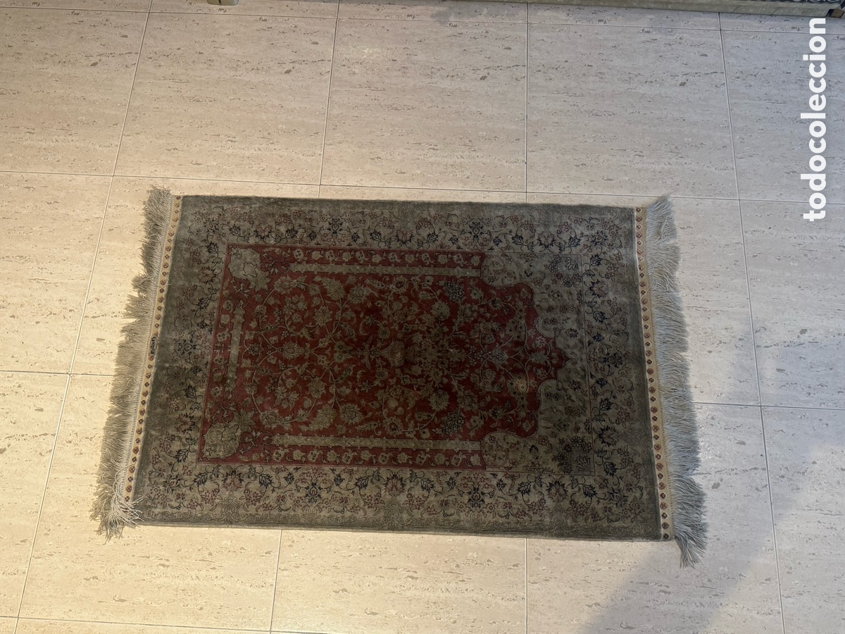 Antig&uuml;edades: Alfombra persa iran&iacute; Qom (Qum) de seda sobre seda, anudada a mano &ndash; 91 &times; 66 cm