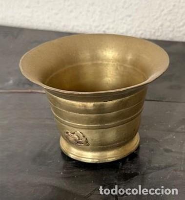 Antig&uuml;edades: Peque&ntilde;o almirez / mortero antiguo de lat&oacute;n o bronce sin mano