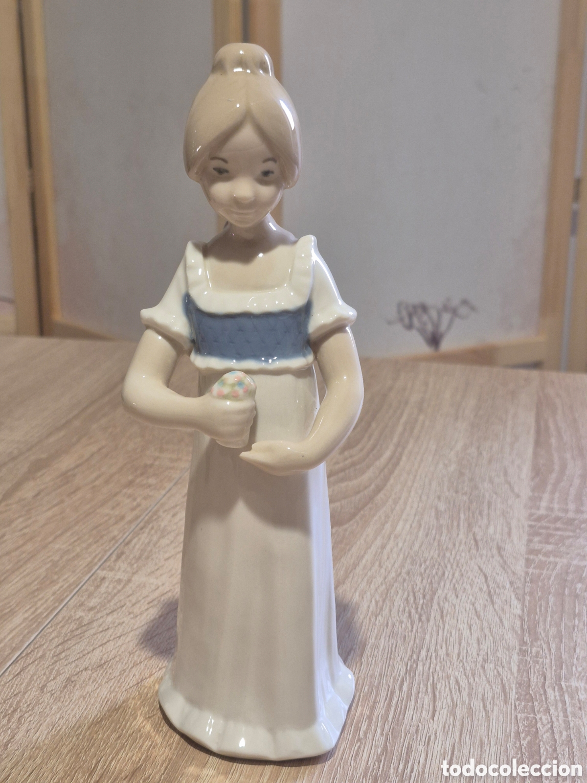 Antig&uuml;edades: Figura de Porcelana Rex Valencia - Dama de &Eacute;poca 22cm - Estilo Lladr&oacute;