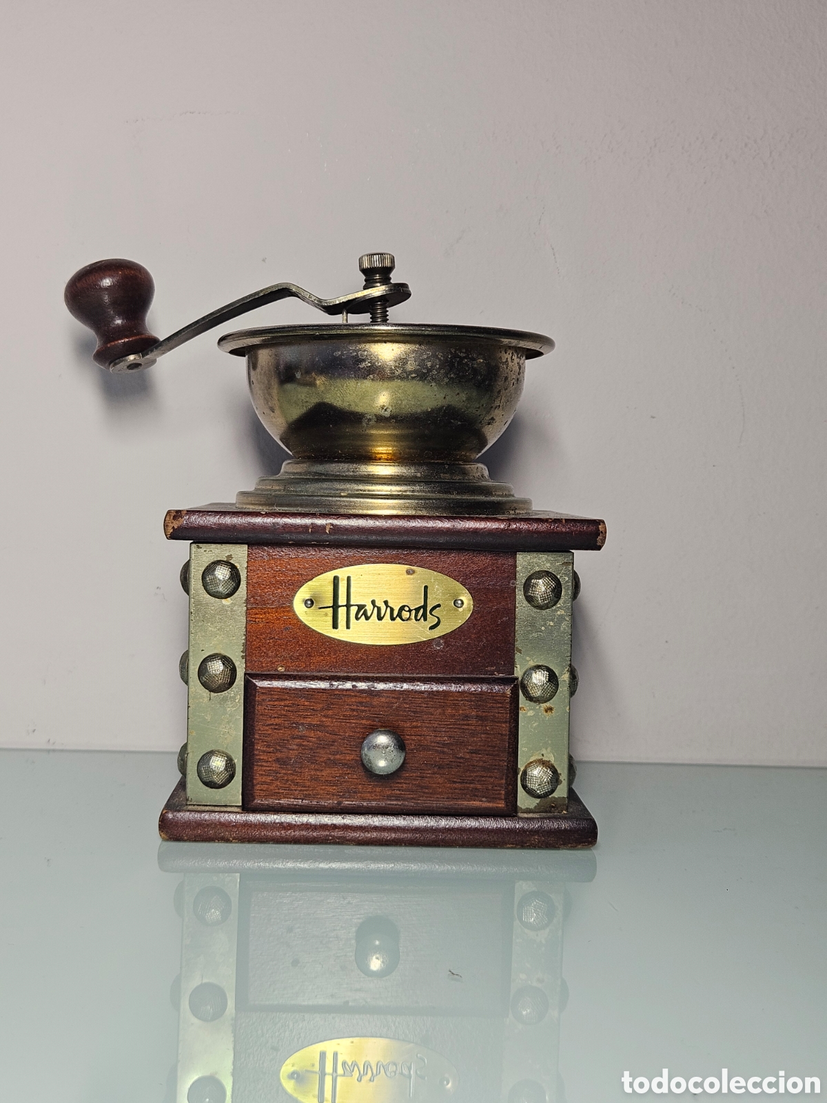 Antig&uuml;edades: Molinillo de Caf&eacute; Manual Vintage HARRODS - Madera y Lat&oacute;n - Estilo R&uacute;stico / Colecci&oacute;n