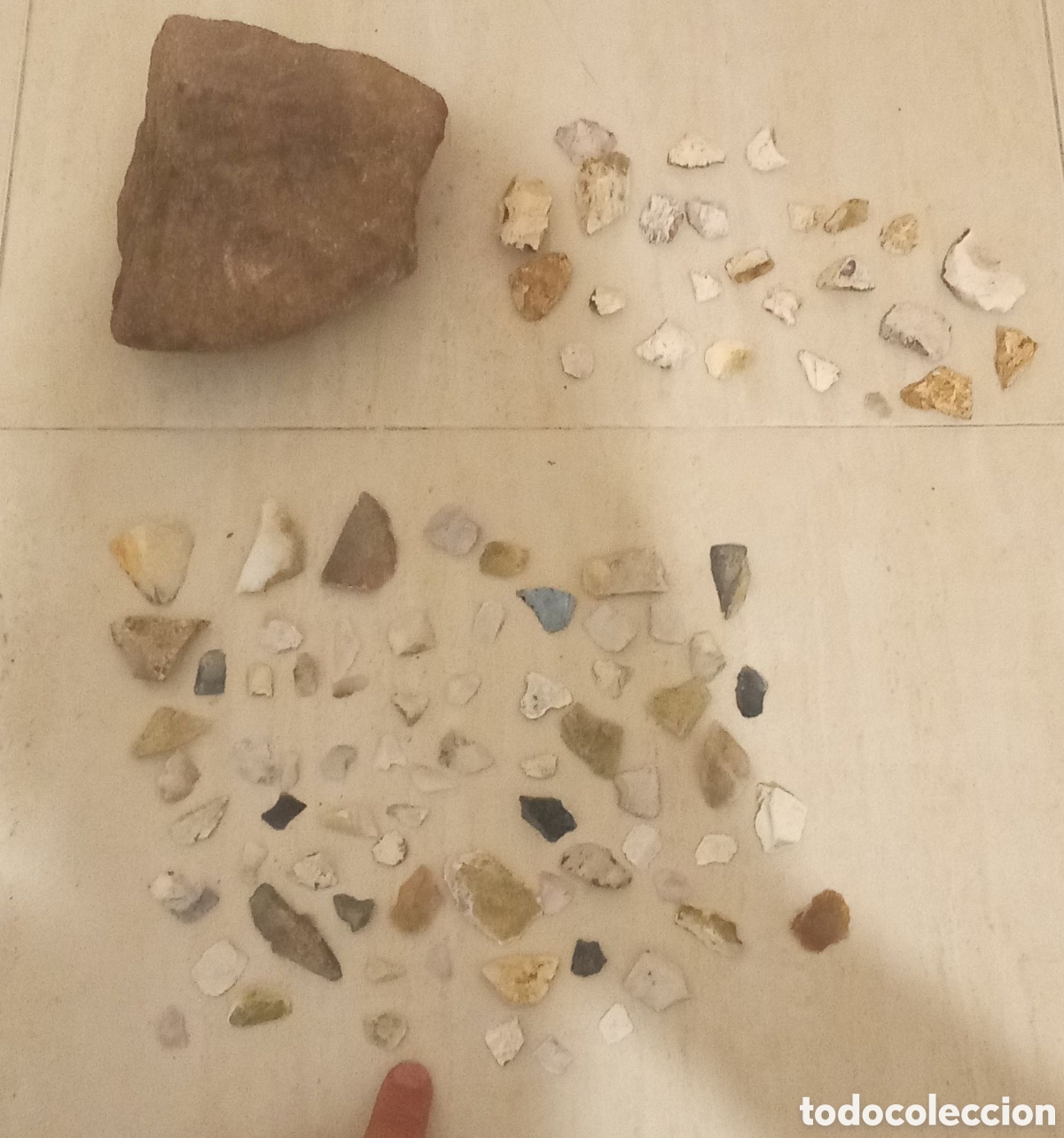 Antig&uuml;edades: Arqueolog&iacute;a. Lote Neol&iacute;tico / Epipaleol&iacute;tico. S&iacute;lex y fragmento molino barquiforme.