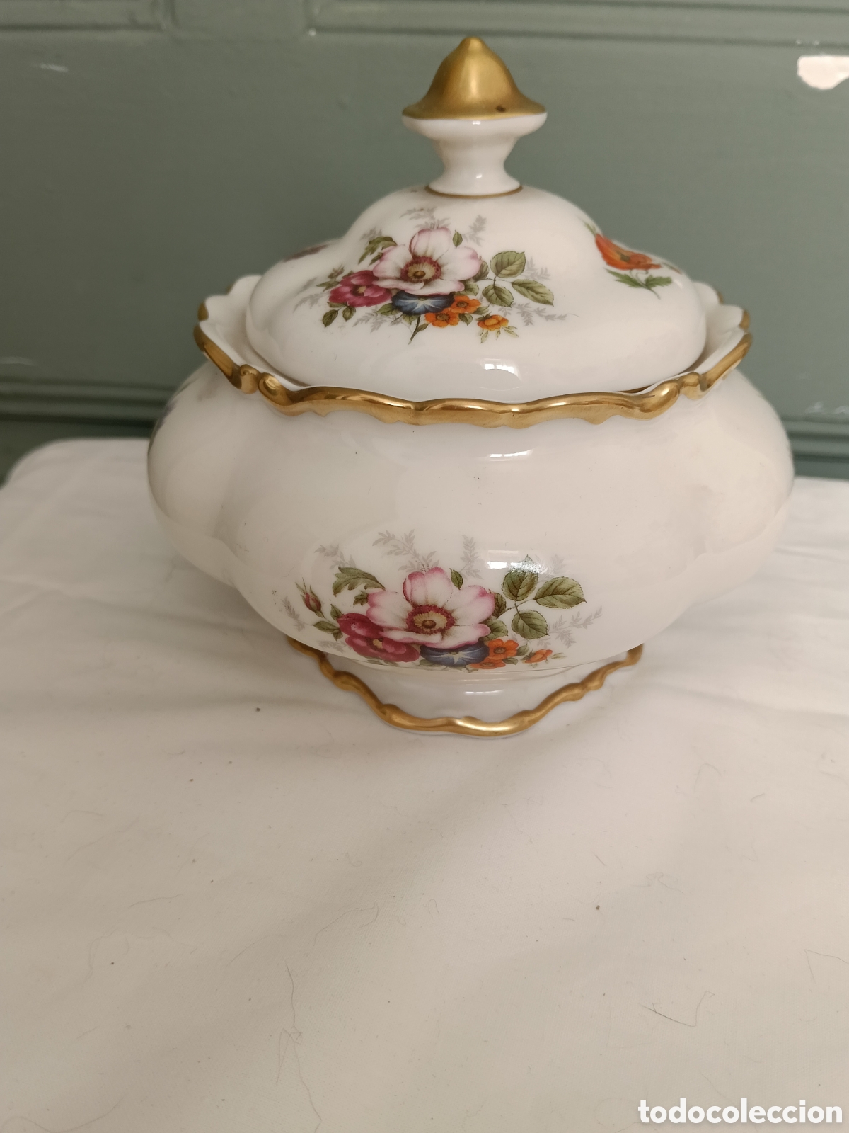 Antiques: Bombonera porcelana Lindner Handarbeit West Germany floral dorada 15 cm