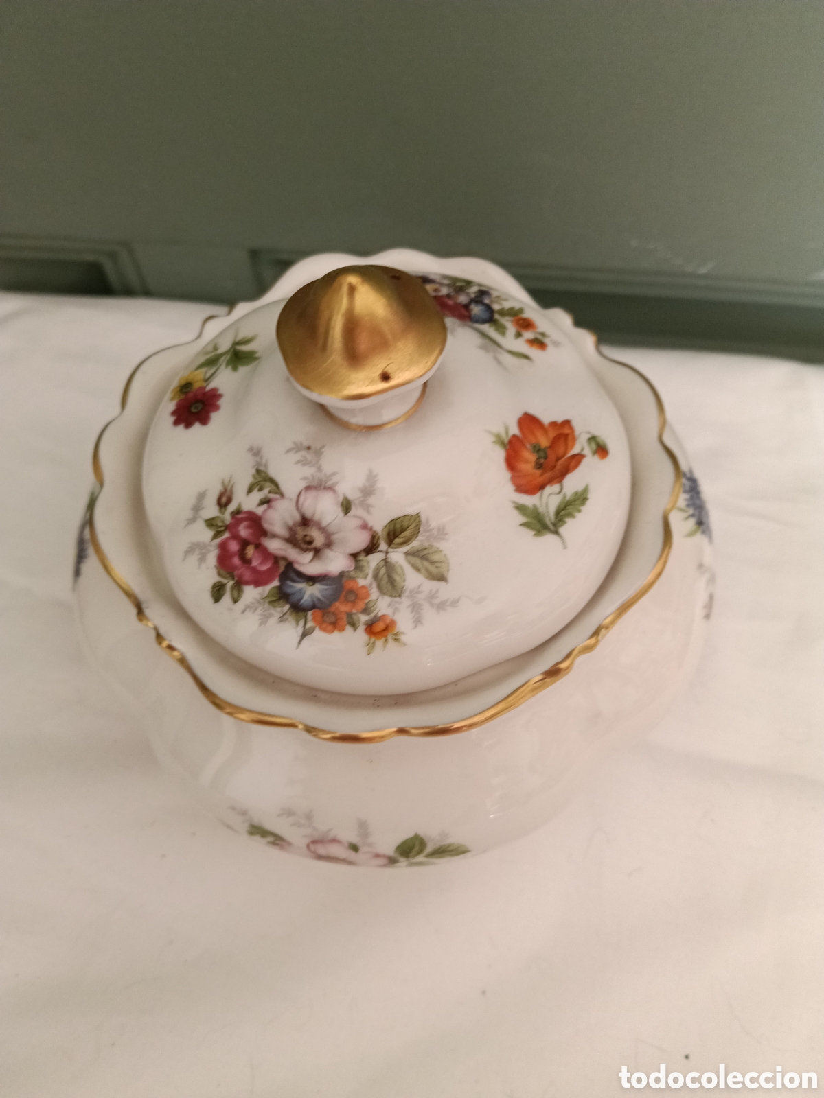 Antig&uuml;edades: Bombonera porcelana Lindner Handarbeit West Germany floral dorada 15 cm