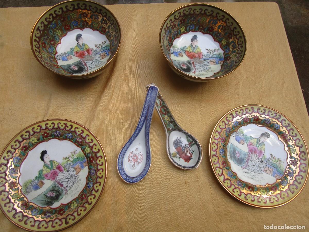 Antig&uuml;edades: PORCELANA CHINA MACAO MA&Ccedil;AU. A&Ntilde;OS 60, DOS BOL TAZAS CON PLATOS Y 2 CUCHARAS, DECO FLORAL Y GALANTE.